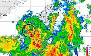 熱帶低壓TD24近台旋轉雨帶威脅持續　鄭明典：再增強恐升格第20號颱風