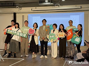 沈伯洋競選小物曝光　「奔奔、抱抱」吉祥物亮相、888元起開賣