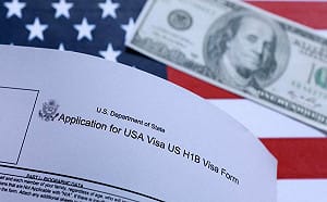 外籍人才赴美代價暴增！H-1B簽證費飆逾10萬美元 法官質疑川普無權決定