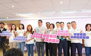 （影）發表寵愛毛孩政見 憶及家犬走失往事 何欣純深深嘆了口氣