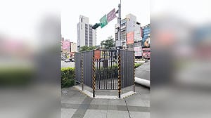 北市柵欄吸菸區挨批像監獄　趙曉慧轟：台北到底在發什麼神經