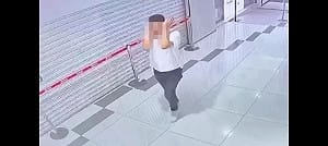 北捷搭手扶梯遭潑不明液體！女PO文稱「不像水」 警逮人送辦