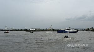 往返小琉球交通船擱淺　船上146人待援