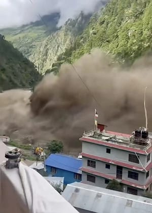 (影) 恐死傷慘重! 西藏吉隆海關爆大土石流交通全斷、內蒙古山洪也奪5命
