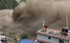 (影) 恐死傷慘重! 西藏吉隆海關爆大土石流交通全斷、內蒙古山洪也奪5命