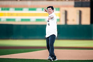 陳峰民穿41號球衣MLB開球  接受引退致敬補昔日遺憾