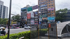 「狗籠」剛亮相就拆！議員轟：蔣萬安「深夜急叩」公務員救火  政策評估在哪？