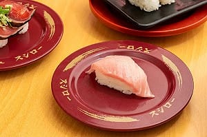 員工爬輸送帶嬉鬧！壽司郎陷食安輿論 網怒：到底誰敢吃？