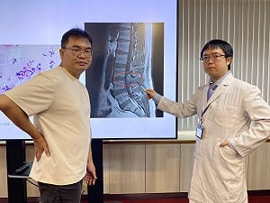 發燒腰痛別輕忽！細菌攻陷中年男脊椎心臟 中榮門診靜脈注射助康復