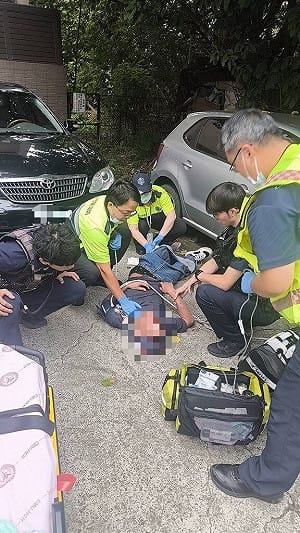 竹北男持刀追遛狗女子又衝向警　員警開槍制止
