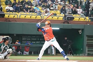 二軍對火腿敲2安　陽岱鋼引退儀式「淚雨」中致謝