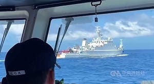 又見中國科研船侵擾  海巡艇全程監控警告