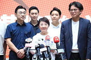 (影)戰鬥陀螺嘉年華合體  盧秀燕、黃國昌、江啟臣齊聲力挺「藍白合」