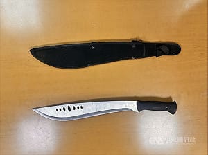 三重男疑當街尋人揮刀嚇壞女騎士　警逮人送辦