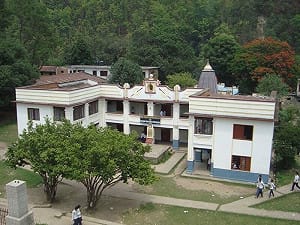 尼泊爾洪災來襲前　中學校長獲報果斷率900學生撤離