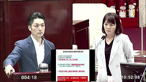 蔣萬安問遮陽傘扯前鎮漁港「問T答K」當地里長轟「蔣Ｘ話」：當里長都沒資格