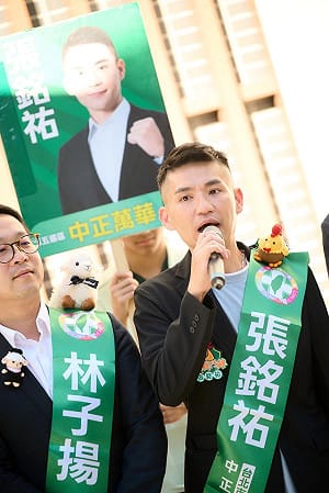 張銘祐搶北市議員登記第一人！「戰鬥雞」轉身中正萬華帶路雞