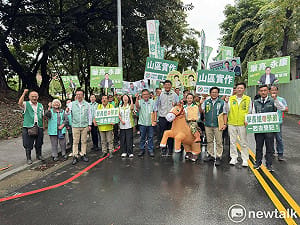 台南市議員選舉候選人登記首日  「惠郭」連線助陣搶頭香