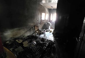 馬公出租住宅4樓冒黑煙　79歲長者命危送醫急救