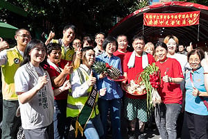 蘇巧慧出席板橋江寧市場中元普渡 盼不分黨派 共同為新北努力