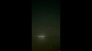 (影) 美軍又開轟了！ 伊朗拉拉克島遇襲後也反擊美基地 川普誓言再回應