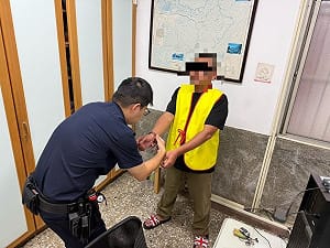 嘉縣男子情緒不穩製汽油彈縱火鄰宅  警方逮人建請聲押