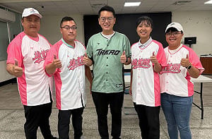 青年結盟、新血上陣！張耀中陪大寮4里長參選人完成登記 