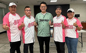 青年結盟、新血上陣！張耀中陪大寮4里長參選人完成登記 