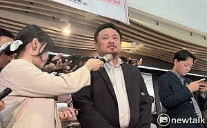 洪申翰率員普渡拜拜  新會期優先推動中小微企業轉型條例相關條文  