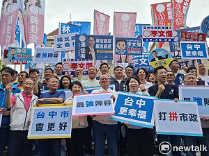 (影)盧秀燕、江啟臣合體議員參選人 集體登記展現勝選氣勢