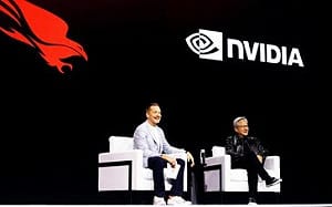 黃仁勳喊「資安新時代」！AI攻擊速度只剩27秒  NVIDIA攜CrowdStrike反攻