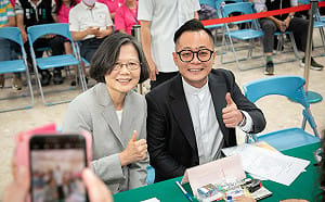 蔡英文從台北趕場到基隆！ 童子瑋登記前笑說：非常榮幸邀她當我競總主委