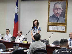 對竹北藍白破局「維持立場」 鄭麗文明陪徐欣瑩登記 