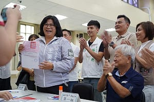 嘉義市長戰開打！王美惠登記亮王牌 「賴蔡」雙掛名、陳明文任總督導