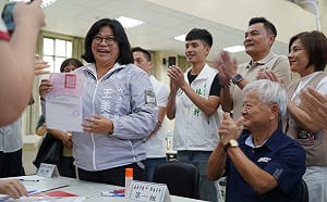 嘉義市長戰開打！王美惠登記亮王牌 「賴蔡」雙掛名、陳明文任總督導