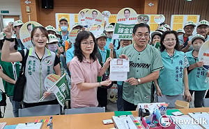 初心不改！陳金鐘偕黃偉哲陳亭妃登記參選議員  誓以公衛社福專業守護東區