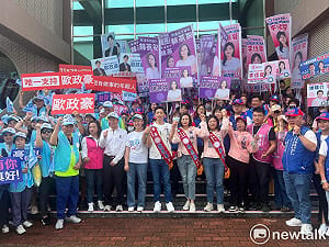 國民黨台南新世代攜手登記  林燕祝李佳蓉師徒並肩  葉翰勳歐政豪世代接棒