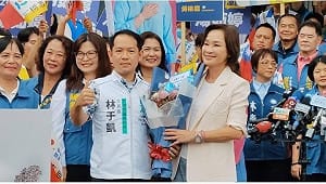 陪同柯志恩完成參選登記　 林于凱：期待她以世界經驗領航高雄  