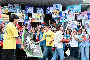 柯志恩登記參選高雄市長　誓言「打倒新潮流」改變高雄  
