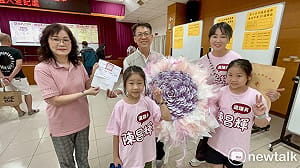 陳昌輝捧16萬保證金鈔票花束登記受矚  創意「買票」政見將首登選舉公報