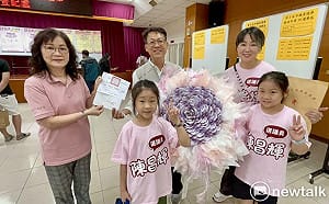 陳昌輝捧16萬保證金鈔票花束登記受矚  創意「買票」政見將首登選舉公報