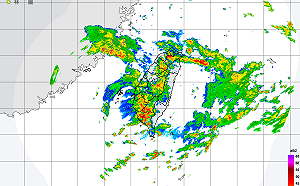 北部大雨開轟！鄭明典提醒「南北風輻合」如東北季風共伴：雨勢不會很快停