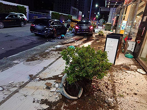 台中男酒駕過彎失控　撞進KTV騎樓波及2車送辦