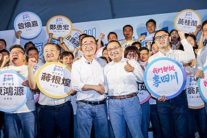藍白陪李四川登記參選 侯友宜高喊交棒、大讚已成領頭羊