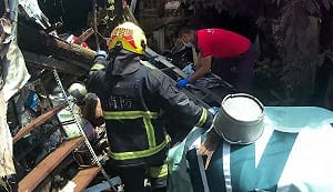 嘉義市老舊平房屋頂坍塌老翁受困　消防及時救出