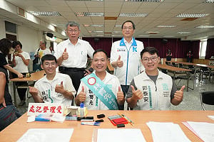 柯文哲力挺「屏東民眾隊」完成登記    林育先發表六大政見願景