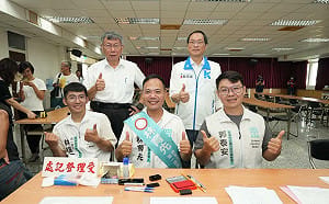 柯文哲力挺「屏東民眾隊」完成登記    林育先發表六大政見願景