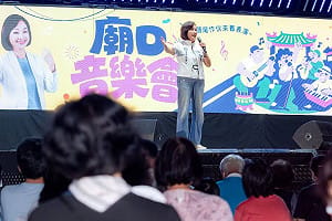 邀蘇清泉廟口開講 柯志恩拋治水透明化、高屏捷運連線政見 