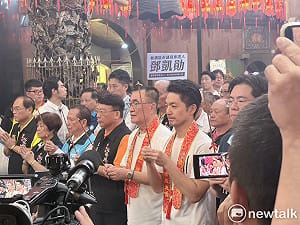 李四川合體蔣萬安板橋慈惠宮參拜  李四川：「新北藍白合」不會有裂痕