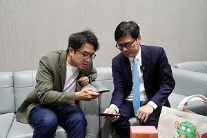 沈伯洋向陳其邁請益AI城市治理議題　互加LINE笑稱：半夜打來也願意接